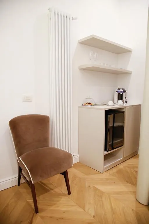 Lea Suite Rom