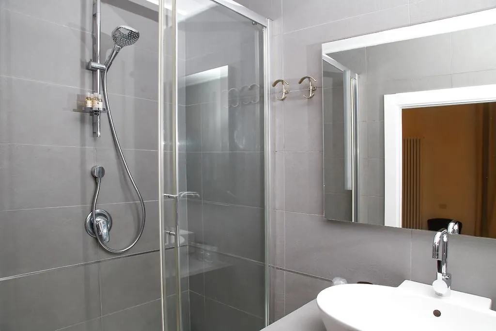 Lea Suite Rom